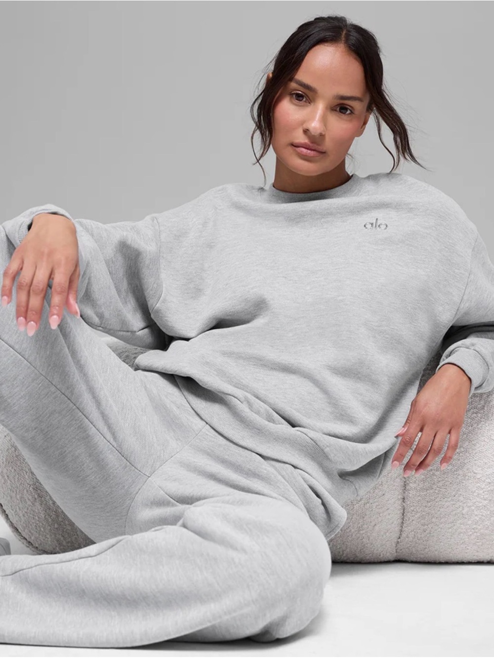 NWT Alo Yoga Accolade Crew Neck Sweatshirt in Heather Gray
